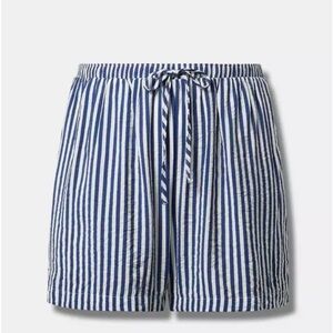 Torrid pull on draw string shorts
